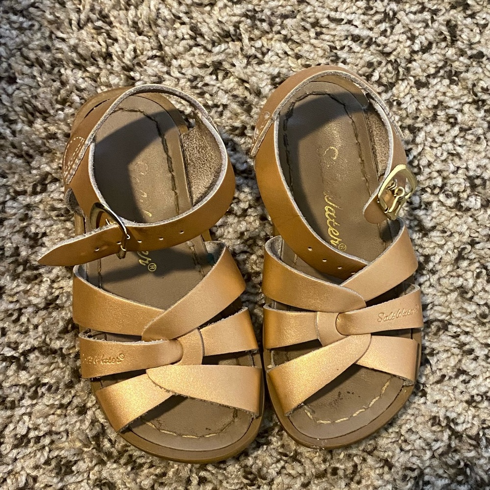 Saltwater Sandals Size 8 Rose Gold